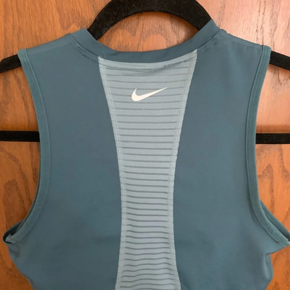 Nike Women’s Pro Dri-Fit Cropped 1/2 Zip Training Tank - Picture 4 of 7